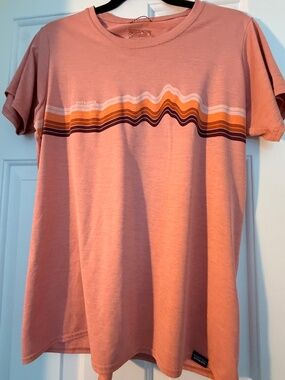 Patagonia  Capilene Cool Daily Graphic T-Shirt - Women's LARGE PINK